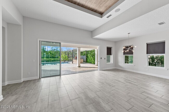 Building Photo - 264 Pine Haven Dr