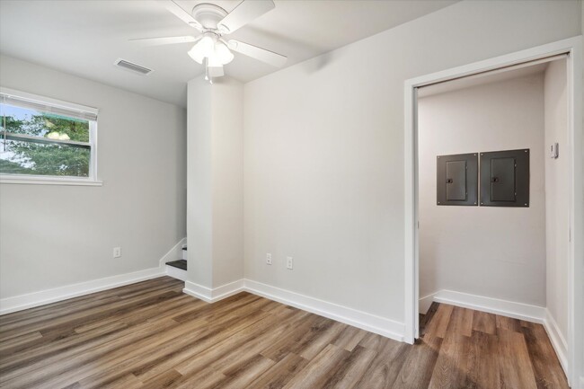 Building Photo - SUBLEASE 3 BED 3 BATH until JULY 15th !!!