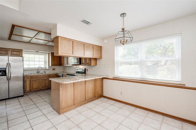 Building Photo - 109 Vinca Dr