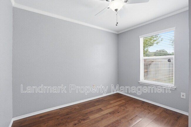 Building Photo - 1122 Hidden Creek Dr
