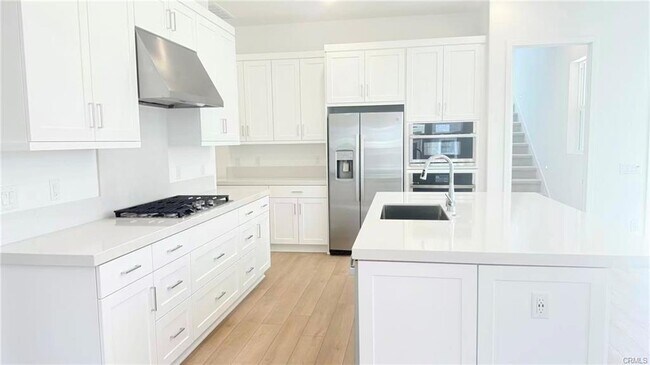 Building Photo - 285 Shoveler