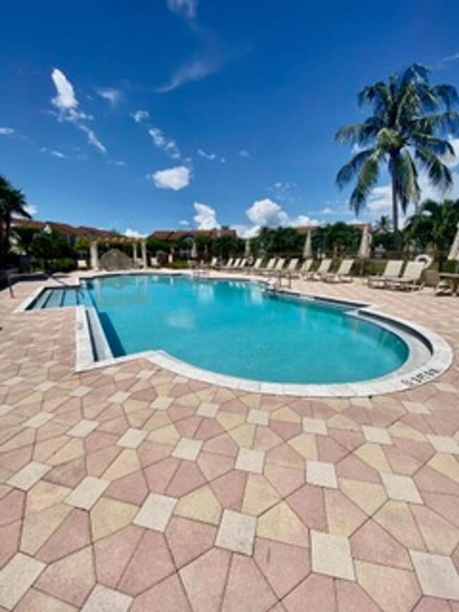 Building Photo - Boynton Beach Condominium