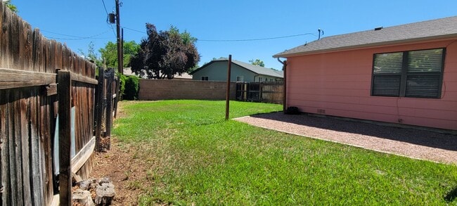 Building Photo - 3 bedroom 2 bath home
