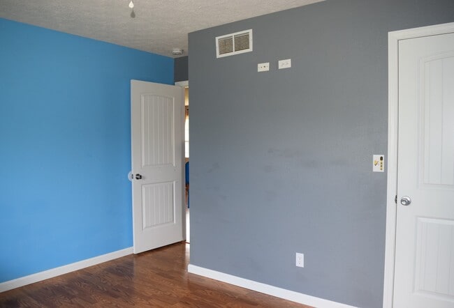 Building Photo - Beautiful 3 Bedroom, 2 Bathroom Home On Mi...
