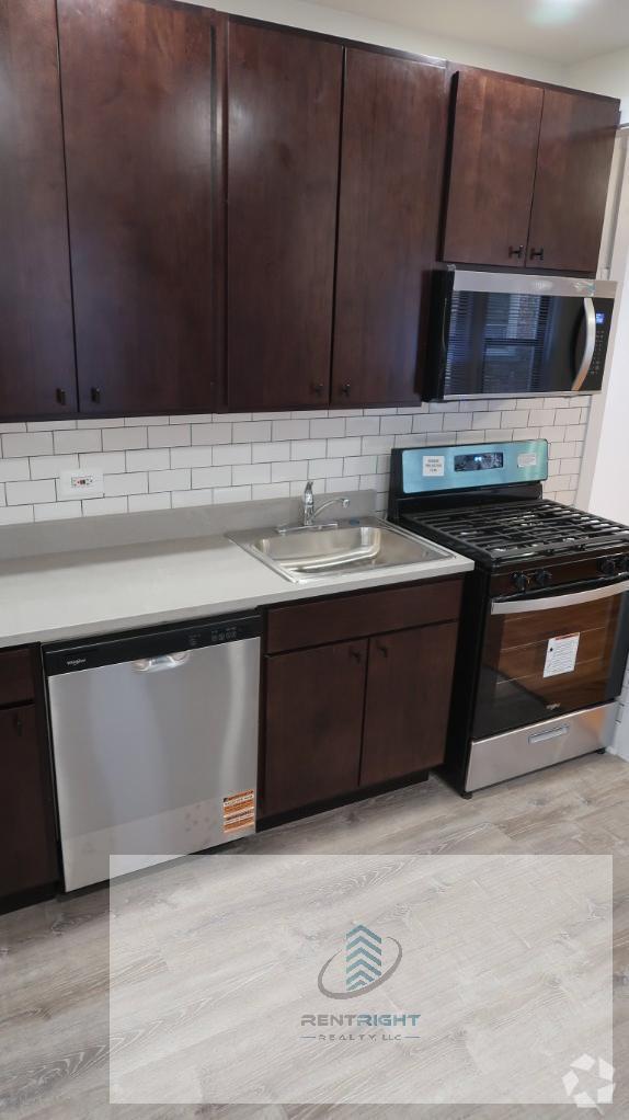 Building Photo - 1 bedroom in CHICAGO IL 60630