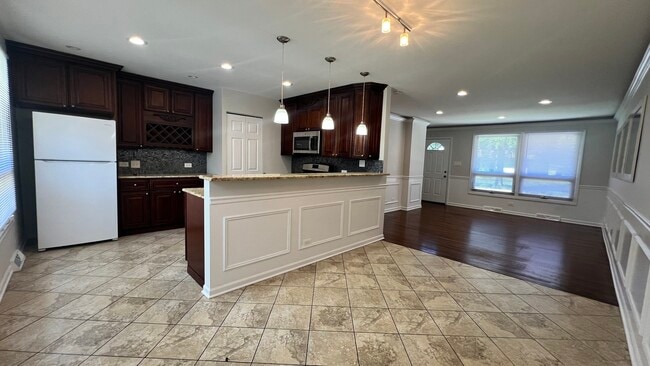 Building Photo - 3321 Hickory Ln