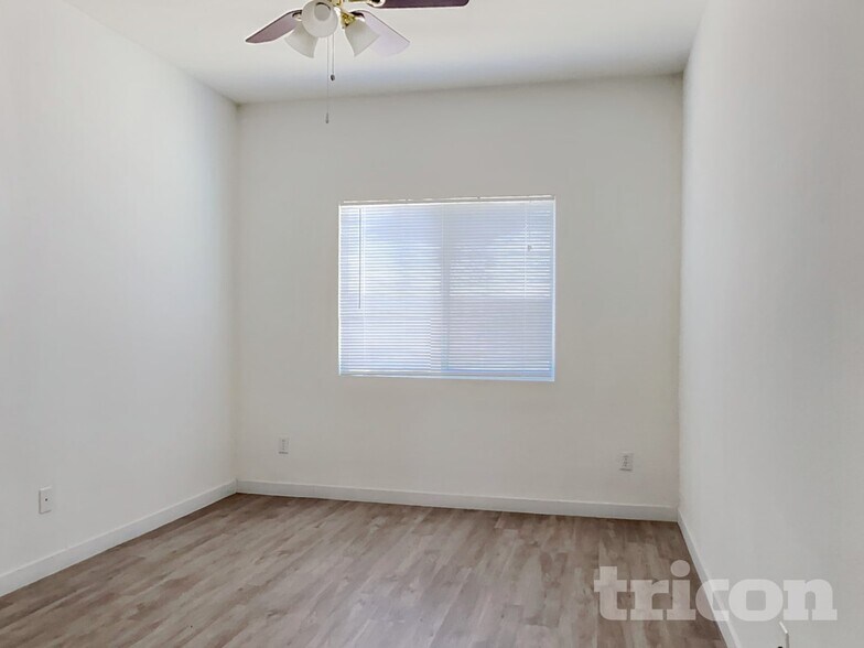 Building Photo - 2069 Holguin St