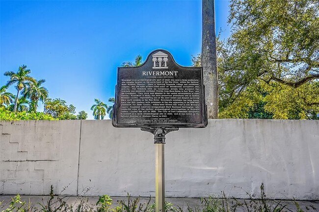 Building Photo - 1027 Tequesta St