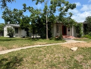 Building Photo - UPDATED HOME IN LAMAR PARK!!