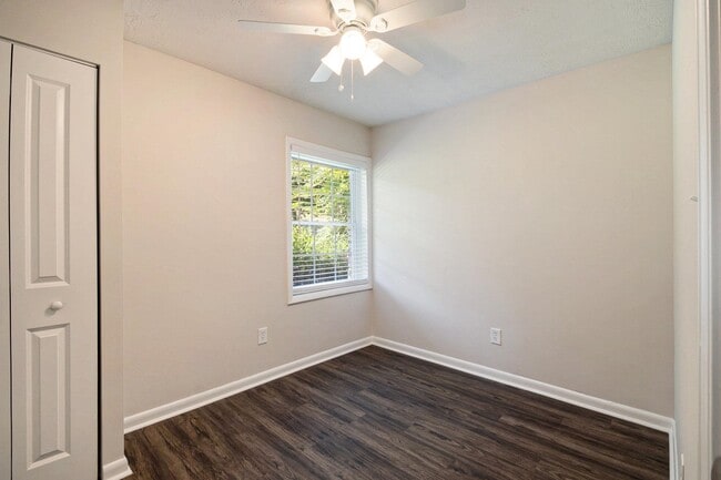 Building Photo - 2364 Peachwood Cir NE