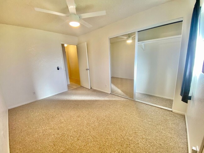Building Photo - 2 Bed, 2 Bath Townhouse in Salt Lake near Stadium Mall & Rail Station!