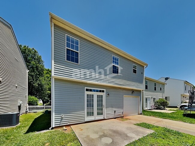Building Photo - 11251 Heritage Green Dr
