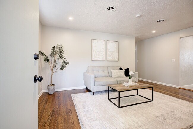 Building Photo - 1332 Kansas St