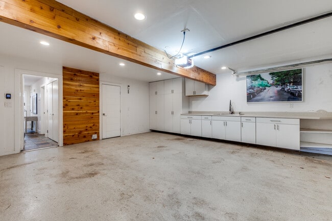 Building Photo - 4411 Gilbert Ave