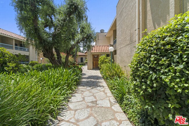 Building Photo - 18307 Burbank Blvd