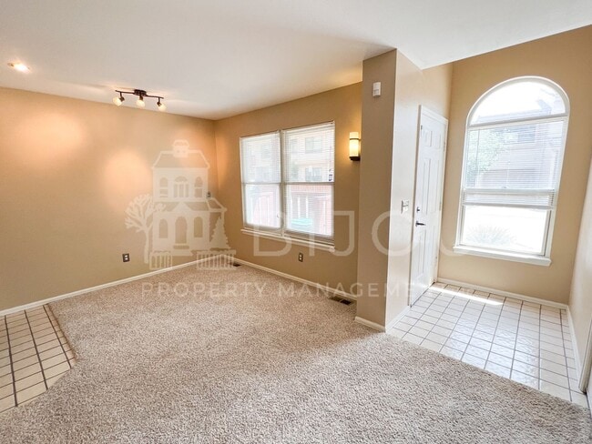 Building Photo - Ptarmigan Valley Townhome