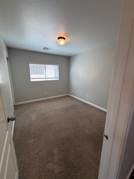 Building Photo - 9521 Grand Fir Ct