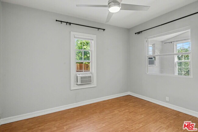 Building Photo - 807 Annan Terrace