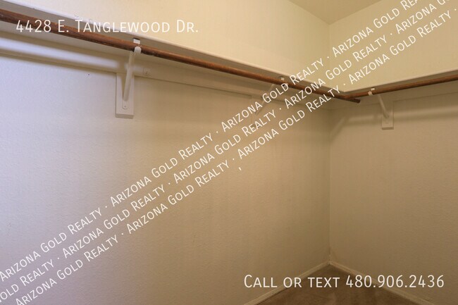 Building Photo - 4428 E Tanglewood Dr
