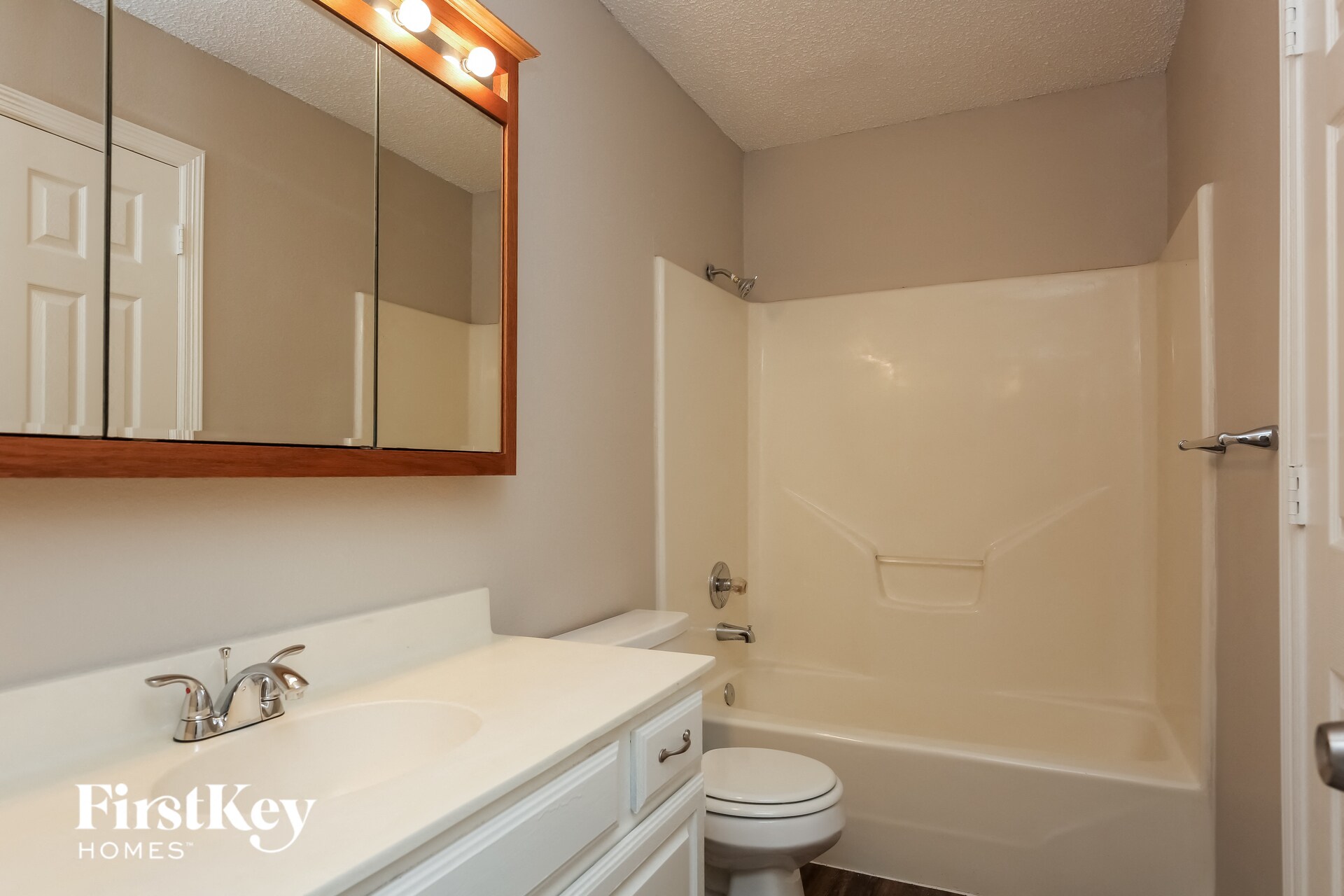 Building Photo - 805 Shadybrook Ln