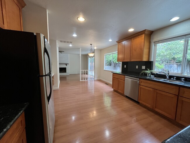 kitchen /family - 4371 Kearsarge Ct