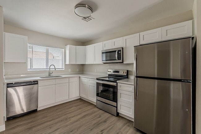 Building Photo - Central Phoenix Remodeled Townhome Oasis –...
