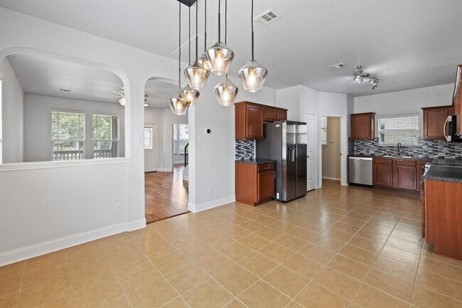 Building Photo - 1821 Indian Lodge Dr