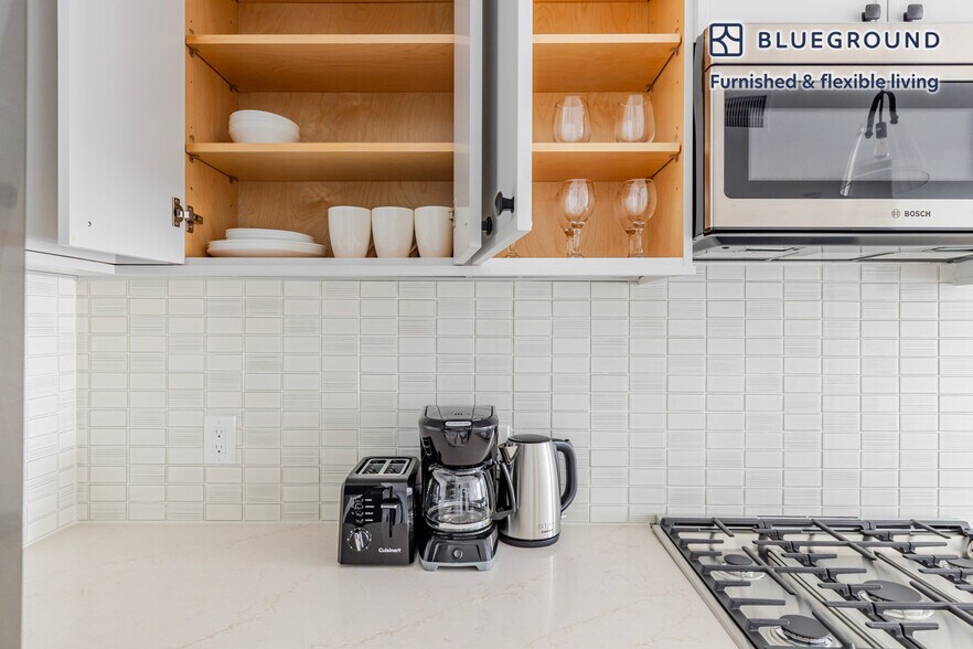 Building Photo - 425 3rd St