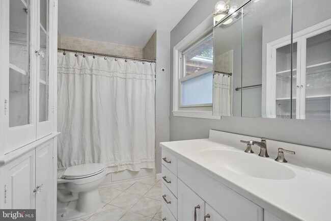 Building Photo - 9123 Cherrytree Dr