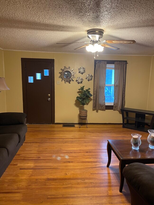 Building Photo - 934 Vine St