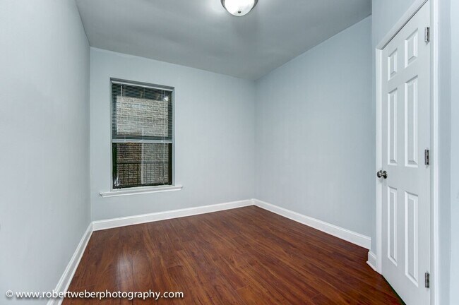 Building Photo - Gorgeous 3 Bed 2 Bath in the Edgewater area