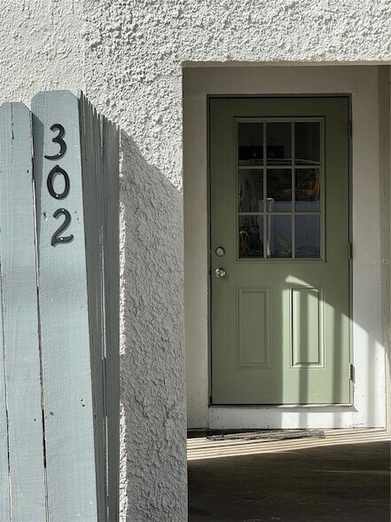 Building Photo - 302 W Wall St