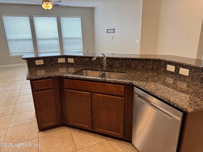 Building Photo - 246 Princess Dr