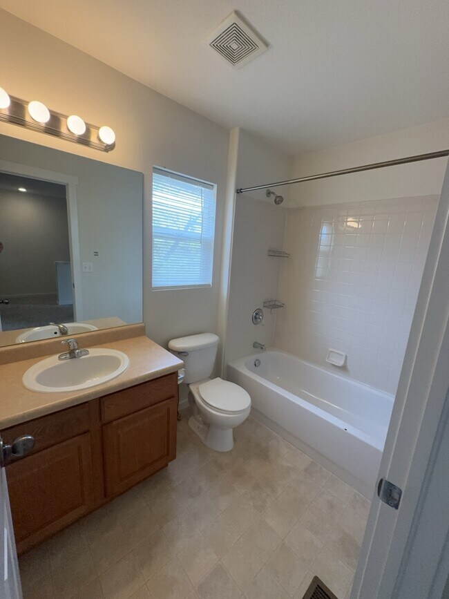 Building Photo - 5198 Dovetail Ln