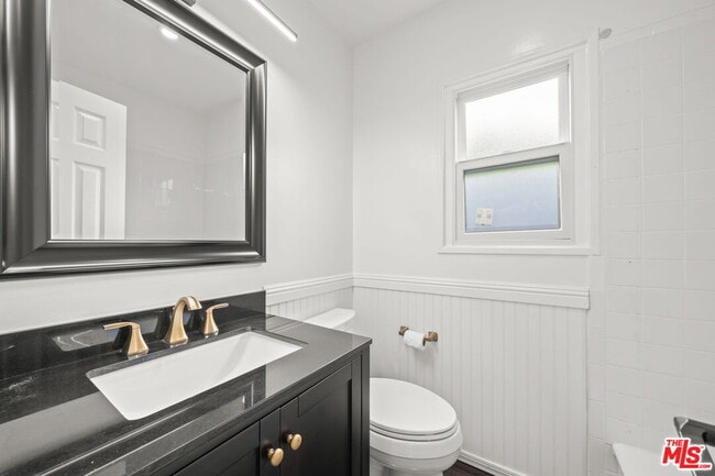 Building Photo - 841 Oxford Ave