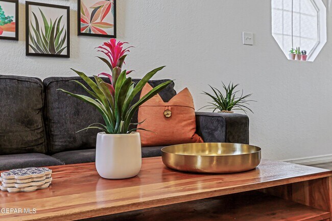 Building Photo - 12120 Desert Quail Ave