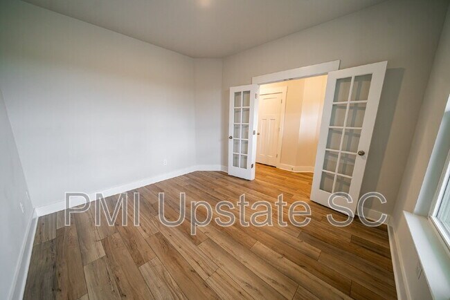 Building Photo - 181 Dalmatian Dr