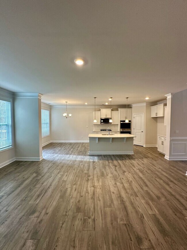 Building Photo - Beautiful 4BR/3BA Home in Falls Cove @ Lak...