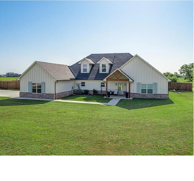 Primary Photo - 22830 N Rockwell Ave
