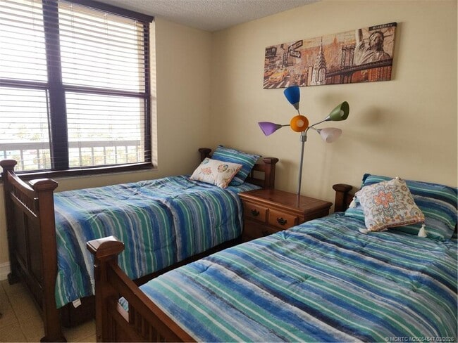 Building Photo - 10680 S Ocean Dr