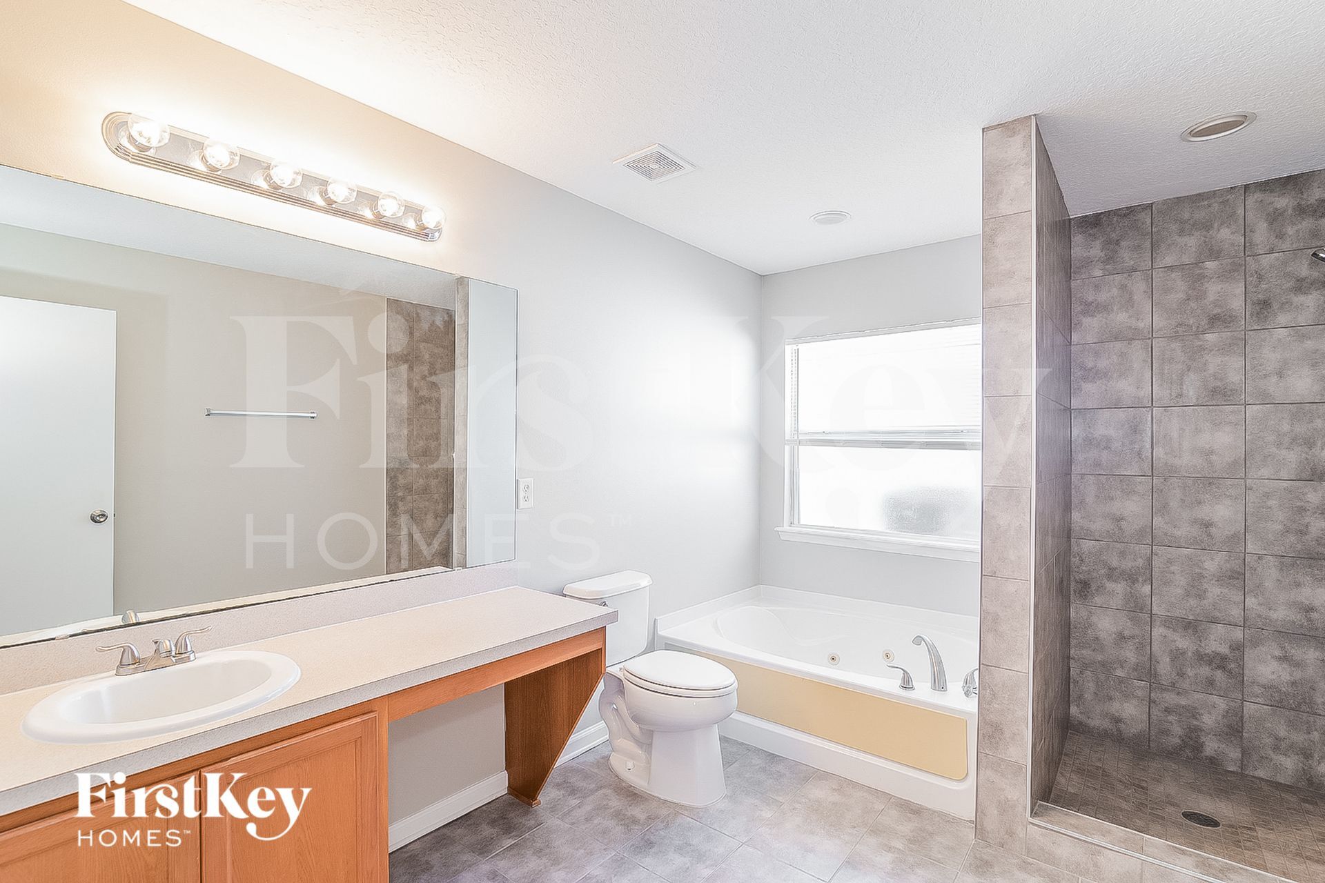 Building Photo - 1479 Dunns Lake Dr E