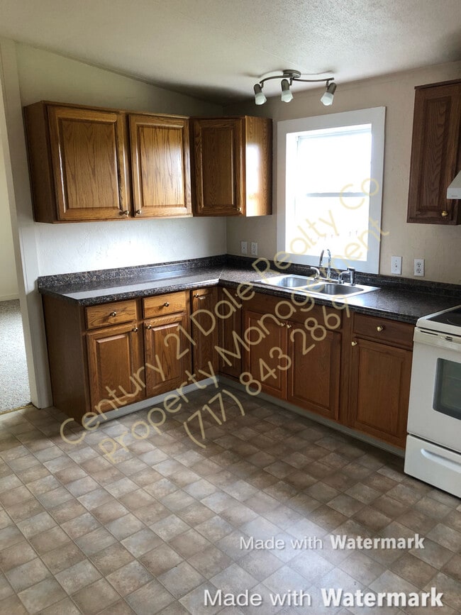 Building Photo - 3 BR 2 Bath home in Red Lion School District