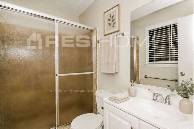 Building Photo - 4087 Essex Dr