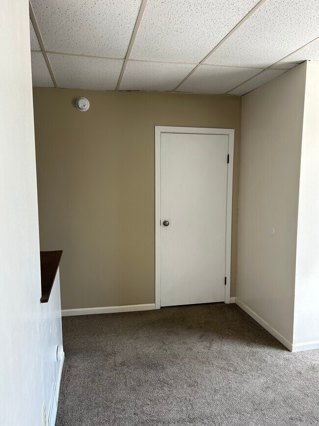 Building Photo - 108 S Main St