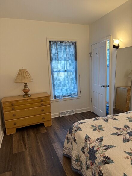 Building Photo - 544 S 1st Ave