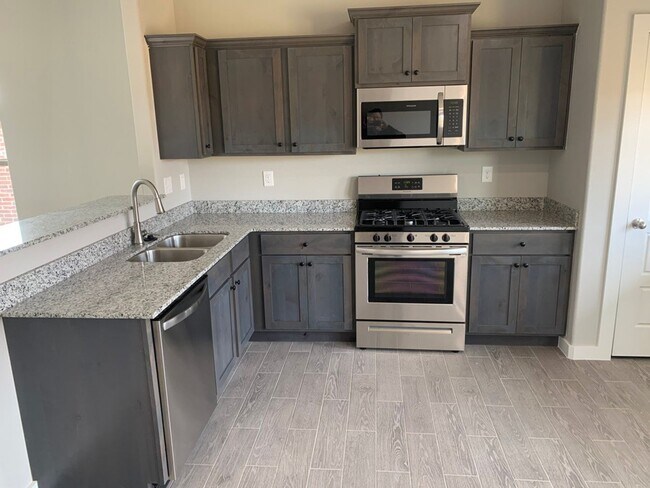 Building Photo - 3- Bedroom, 2-Bath, Double car garage Dupl...