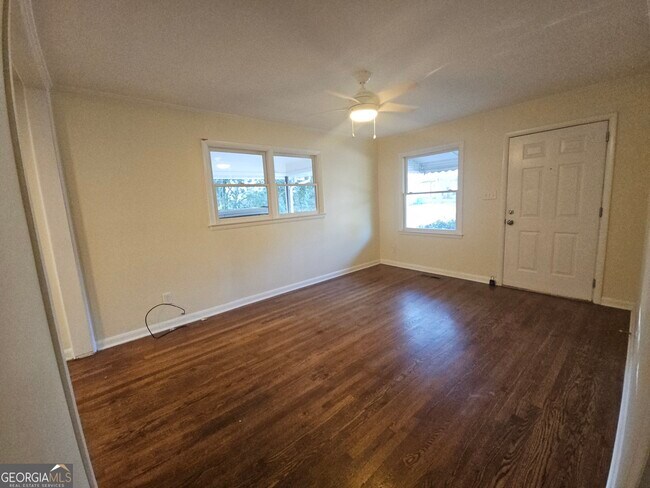 Building Photo - 520 Floyd Dr