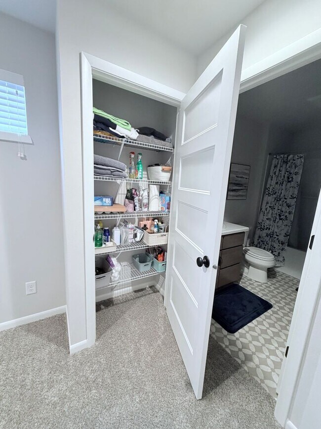 Building Photo - 3 Bed / 2.5 Bath Brand New House in Waunakee, WI!