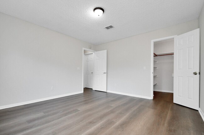 Building Photo - 8823 High Haven Dr
