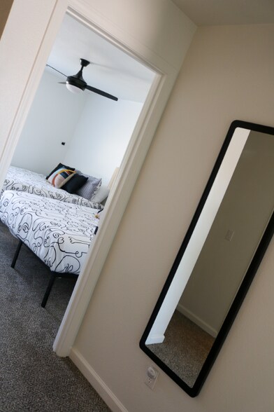 Building Photo - 617 W Moan Pl